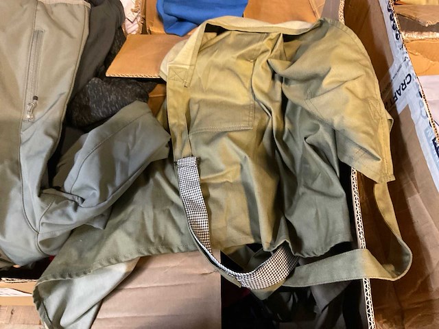 Partij kleding - afbeelding 4 van  9