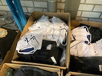 Partij kleding - afbeelding 7 van  9