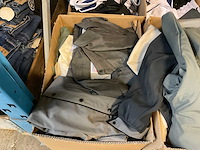 Partij kleding - afbeelding 8 van  9