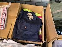 Partij kleding - afbeelding 2 van  13