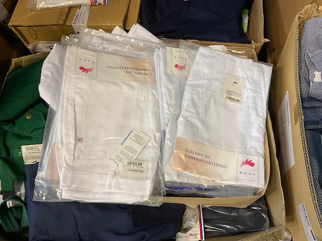 Partij kleding - afbeelding 4 van  13
