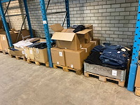Partij kleding - afbeelding 1 van  13