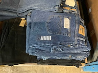 Partij kleding - afbeelding 6 van  13