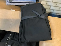 Partij kleding - afbeelding 9 van  13