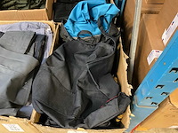 Partij kleding - afbeelding 10 van  13