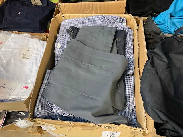 Partij kleding - afbeelding 11 van  13