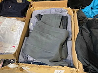 Partij kleding - afbeelding 11 van  13