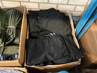 Partij kleding - afbeelding 12 van  13