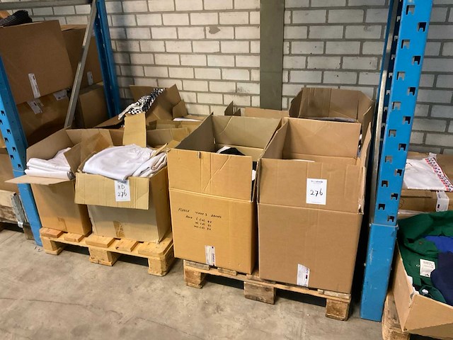Partij kleding - afbeelding 1 van  9