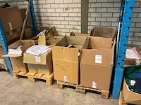 Partij kleding - afbeelding 1 van  9