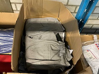 Partij kleding - afbeelding 3 van  9