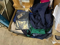Partij kleding - afbeelding 2 van  12