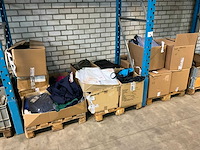 Partij kleding - afbeelding 1 van  12