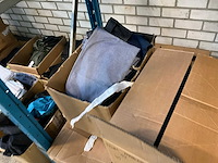 Partij kleding - afbeelding 6 van  12