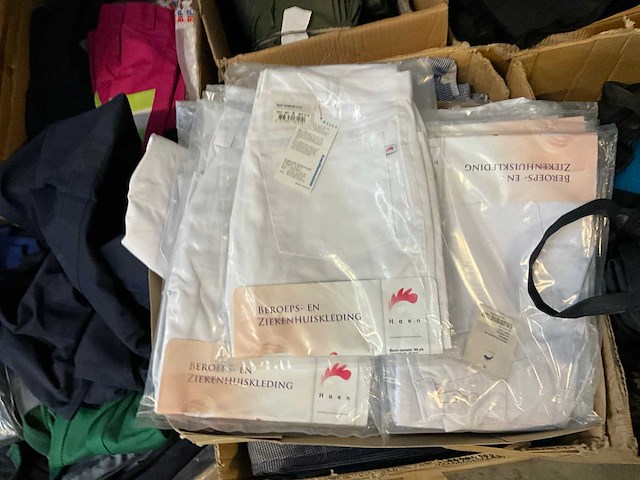 Partij kleding - afbeelding 12 van  12