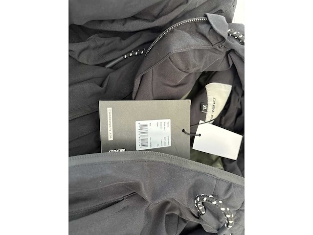 Partij kleding - afbeelding 1 van  1