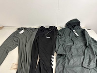 Partij kleding - afbeelding 1 van  8