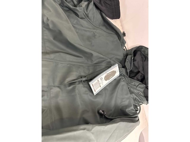 Partij kleding - afbeelding 2 van  8