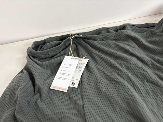 Partij kleding - afbeelding 3 van  8