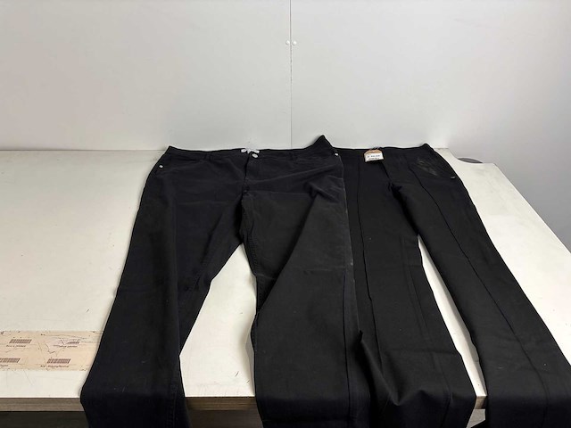Partij kleding - afbeelding 7 van  8