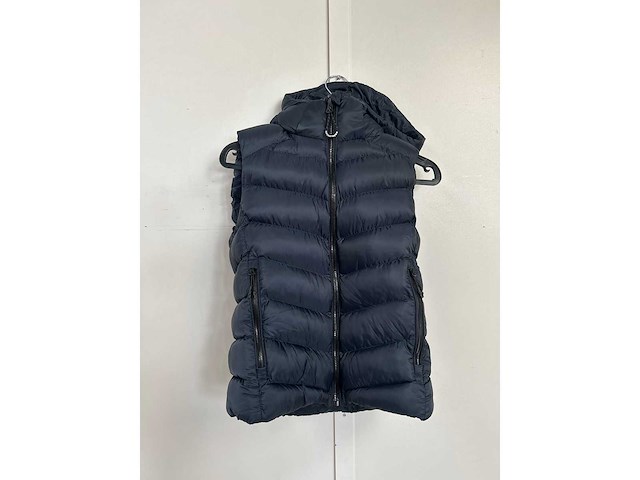 Partij kleding - afbeelding 2 van  6