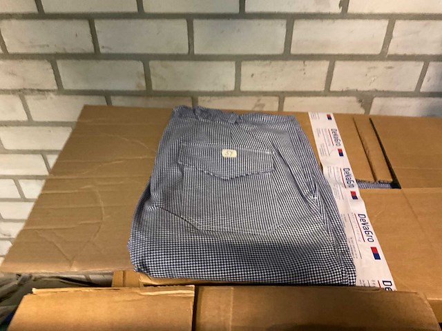 Partij kleding - afbeelding 2 van  4