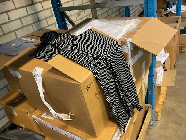Partij kleding - afbeelding 4 van  4