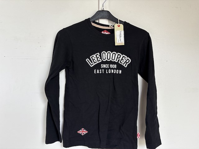 Partij kleding - afbeelding 3 van  17