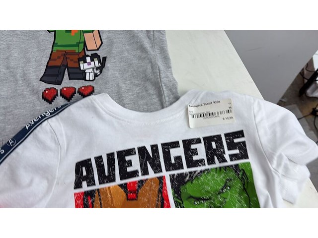 Partij kleding - afbeelding 3 van  25