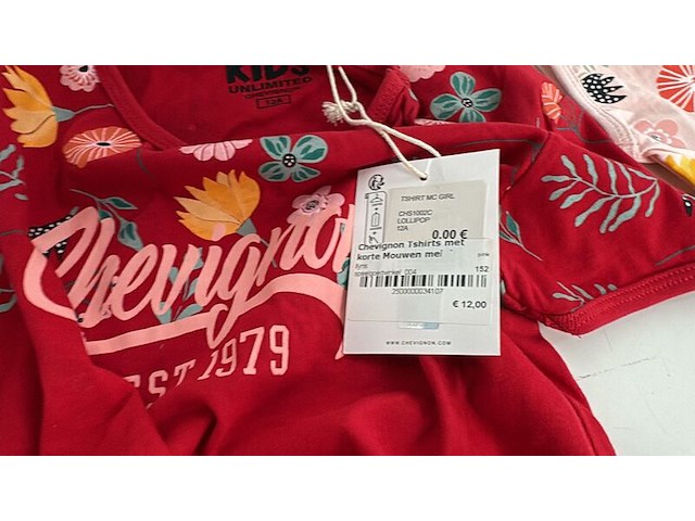 Partij kleding - afbeelding 13 van  25