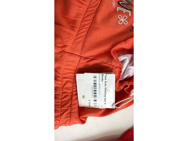 Partij kleding - afbeelding 18 van  25