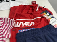 Partij kleding - afbeelding 12 van  25