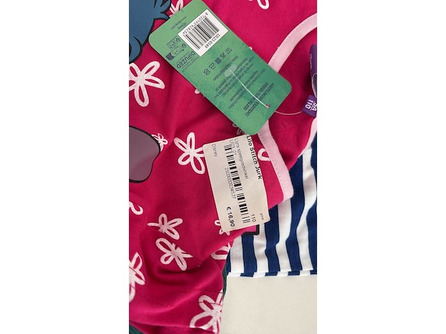 Partij kleding - afbeelding 22 van  25