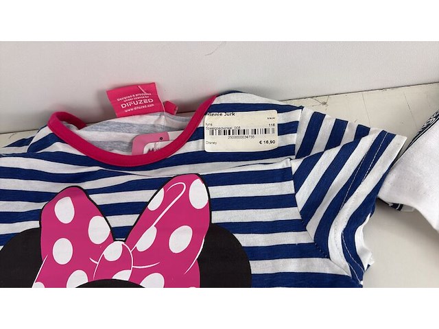 Partij kleding - afbeelding 23 van  25