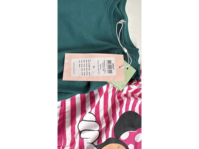 Partij kleding - afbeelding 24 van  25