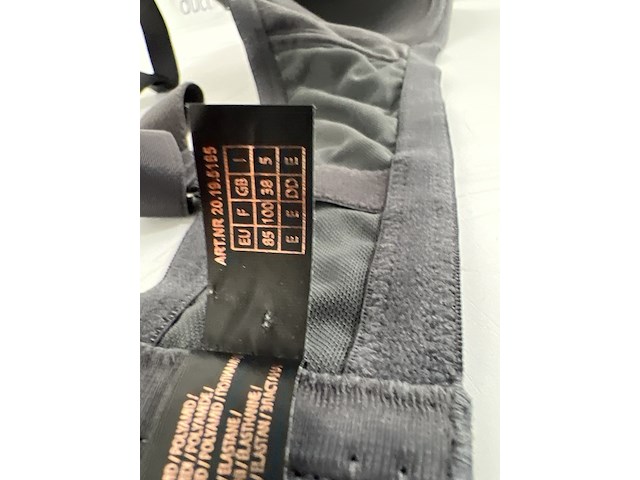 Partij kleding - afbeelding 3 van  43