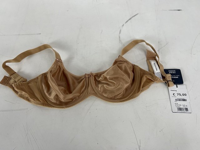 Partij kleding - afbeelding 24 van  43