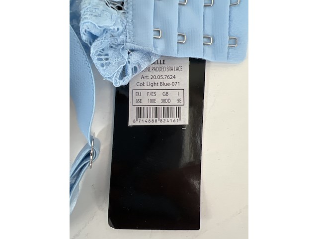 Partij kleding - afbeelding 25 van  43