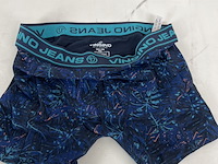 Partij kleding - afbeelding 29 van  43