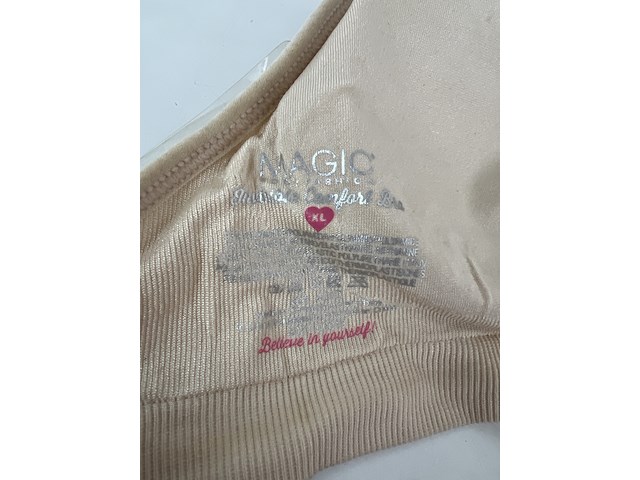 Partij kleding - afbeelding 23 van  43