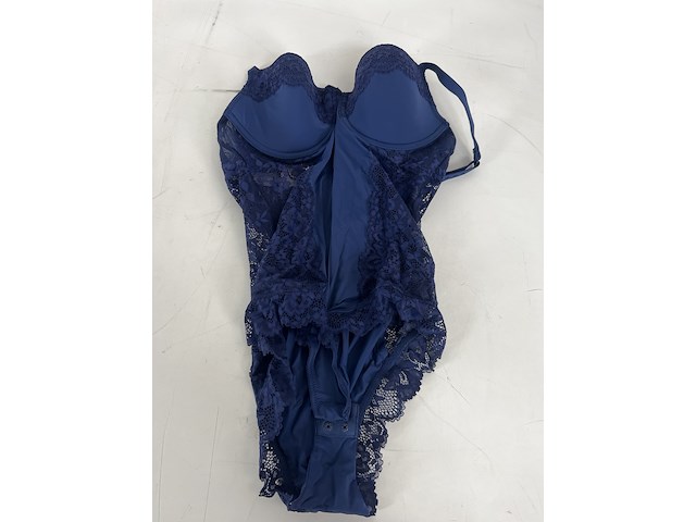 Partij kleding - afbeelding 37 van  43