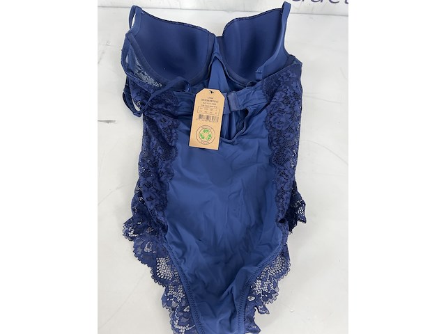 Partij kleding - afbeelding 38 van  43