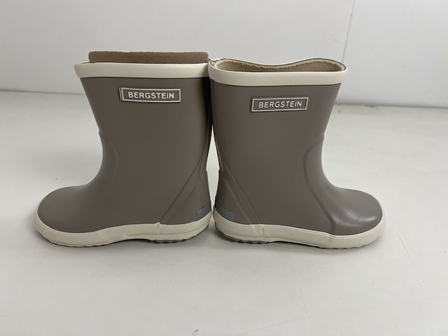 Partij kleding - afbeelding 2 van  14