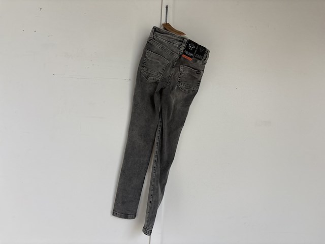 Partij kleding - afbeelding 3 van  14