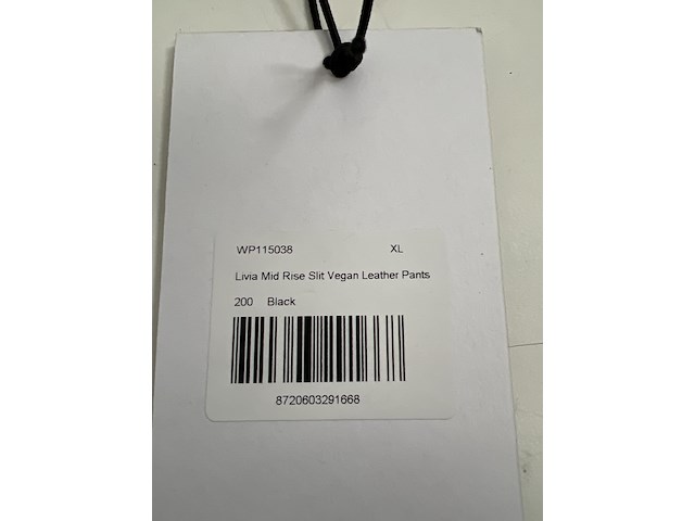 Partij kleding - afbeelding 25 van  45