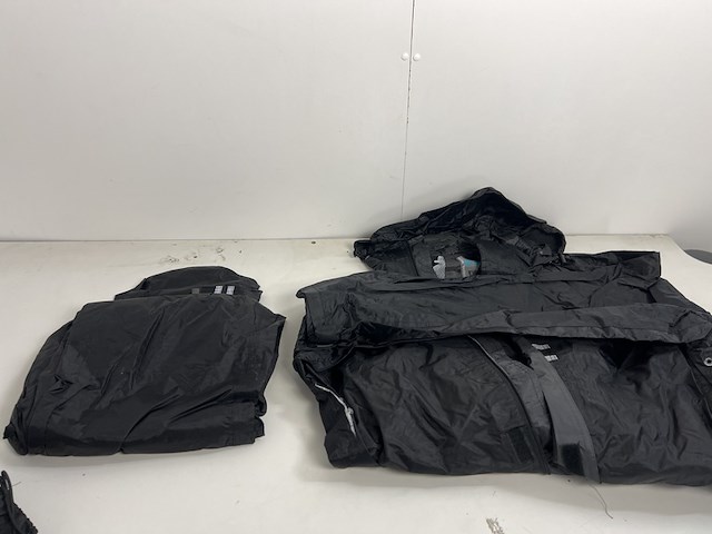 Partij kleding - afbeelding 30 van  45