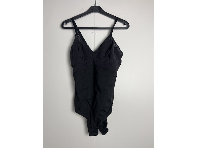 Partij kleding - afbeelding 31 van  45