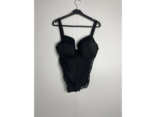 Partij kleding - afbeelding 45 van  45