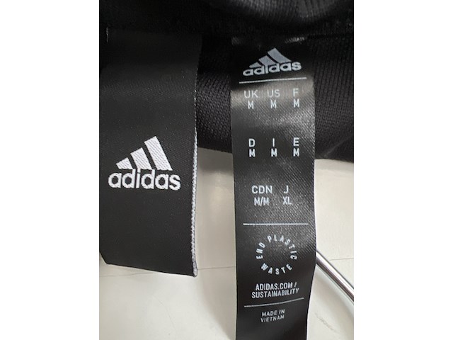 Partij kleding - afbeelding 5 van  29