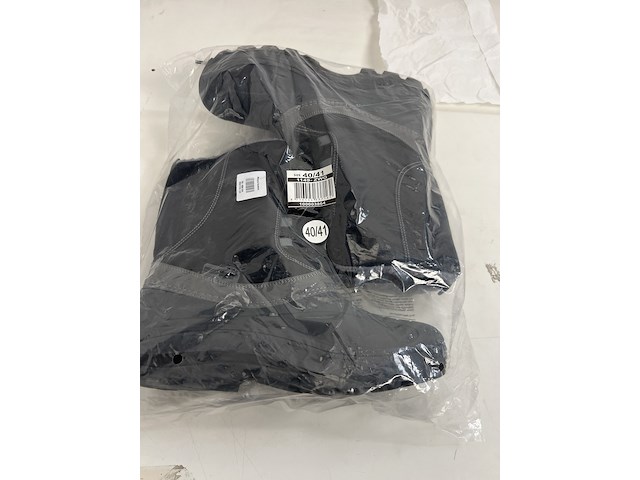 Partij kleding - afbeelding 13 van  29